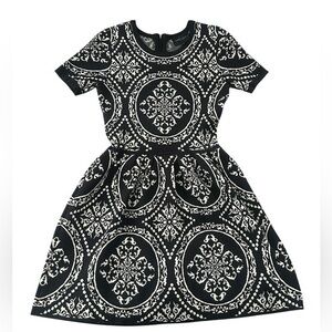 ROMEO + JULIET Couture Intarsia IKAT Knit Sweater Dress Womens Medium Black